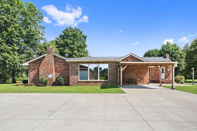 Building Photo - 3595 Martins Chapel Rd