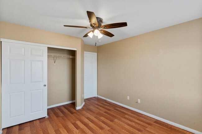 Building Photo - Beautiful 4 Bed 2.5 Bath Vaulted Ceilings,...