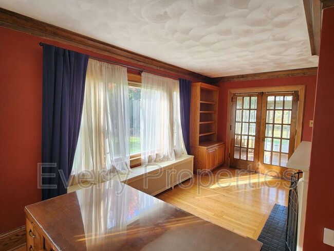 Building Photo - 120 68th Pl