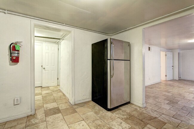 Building Photo - 2237