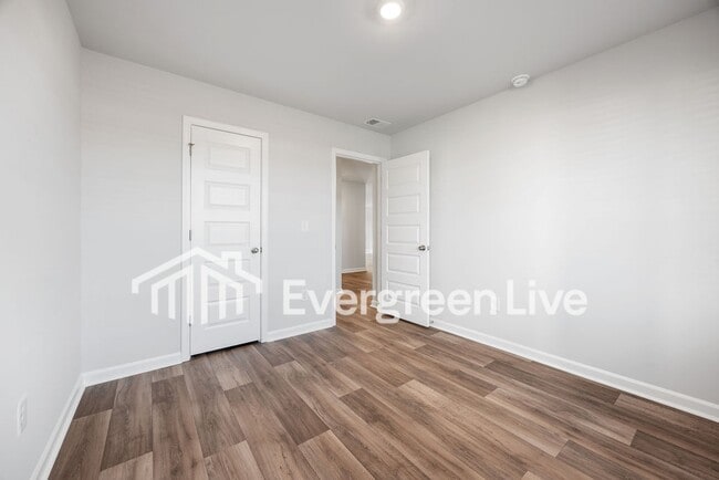 Building Photo - 1243 English Oaks St