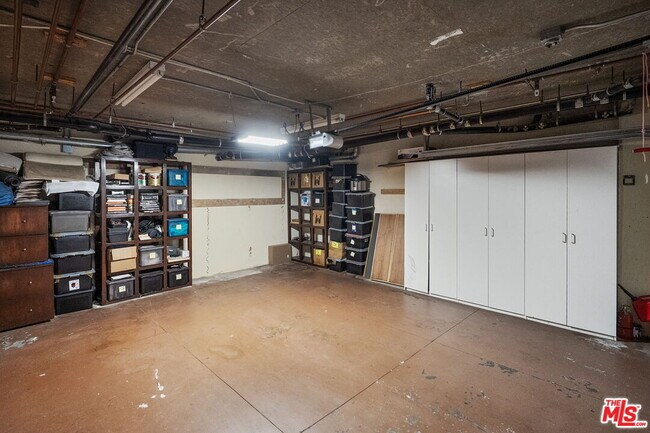 Building Photo - 911 7th St