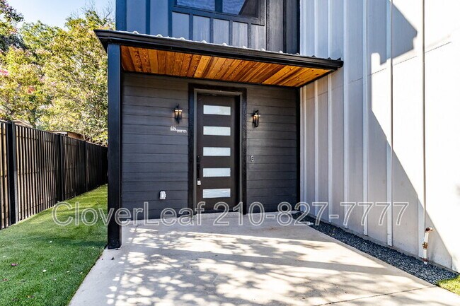 Building Photo - 414 Montana St