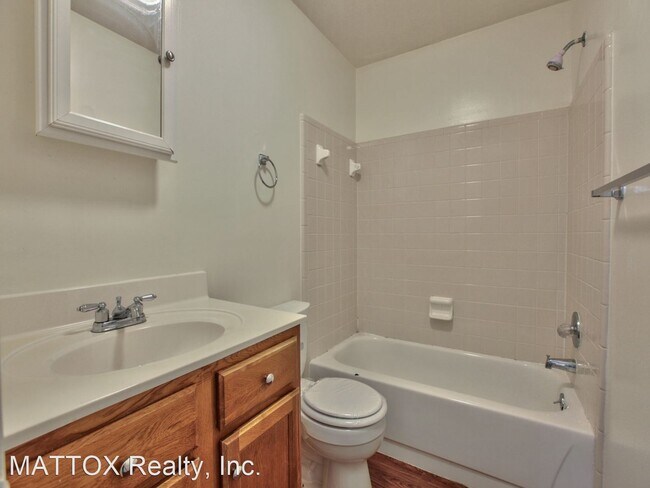Building Photo - 2 br, 1.5 bath House - 4791 Leah Court