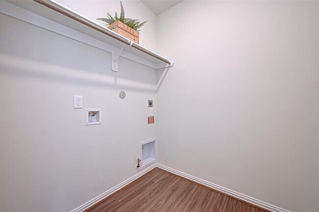 Building Photo - 30822 Lake Spur Mnr