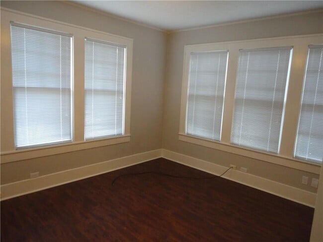 Building Photo - 200 E 33rd St