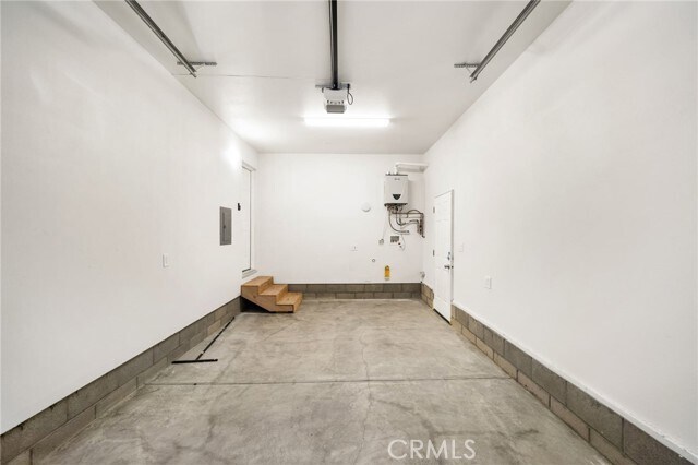 Building Photo - 2042 Buckthorn Rd