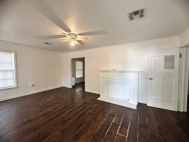 Building Photo - 2824 Alexander Ave