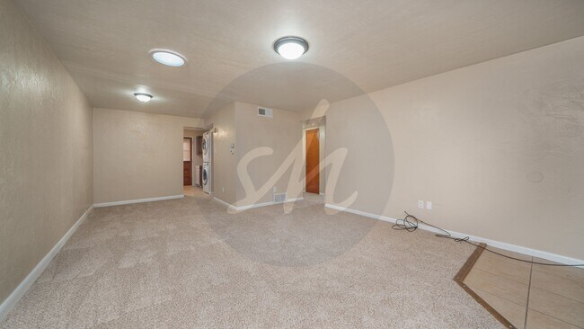 Building Photo - Make This Spacious 2-Bedroom Duplex Your Next Home