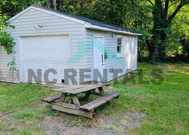 Building Photo - 3716 Dawson Ave