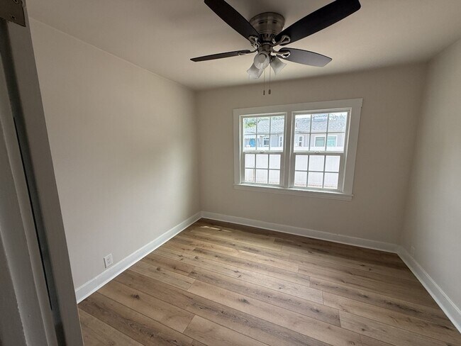 Building Photo - 3 brd, 1 bath located  in the Chandler Bike Path Neighborhood