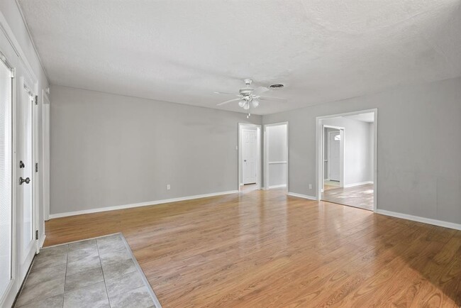 Building Photo - 1510 Narcille St