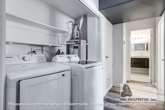 Building Photo - Stylish 3-Bedroom Condo in Gated Torrance ...