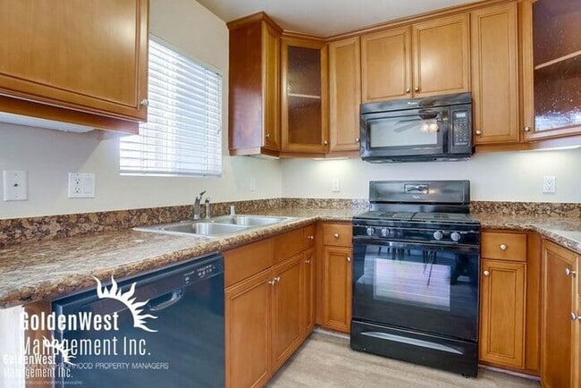 Building Photo - Charming 2Bdm 1Ba Condo in Ideal Location!