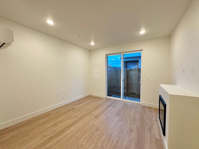 Building Photo - TWO WEEKS FREE RENT! Move-in Special! BRAN...