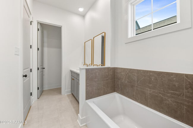 Building Photo - 119 Mayberry Grv St