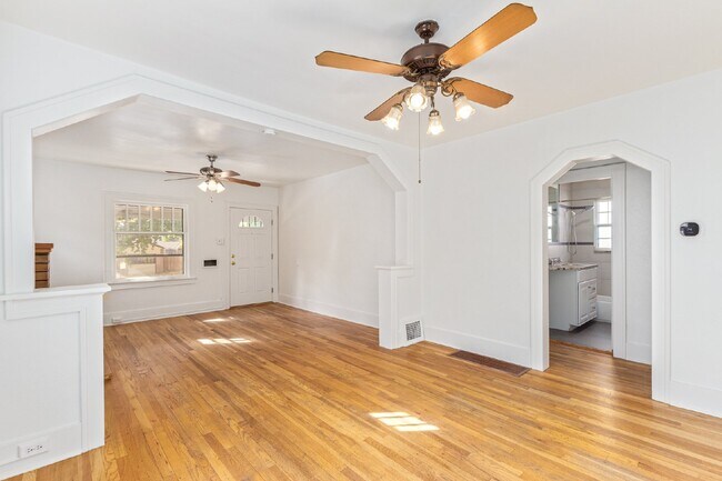 Building Photo - Great two bed two bath bungalow for rent i...