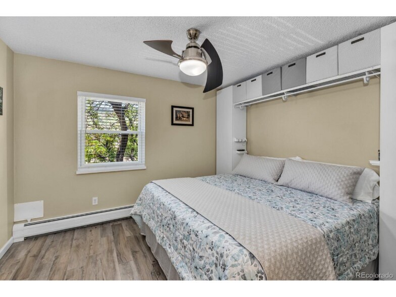 Building Photo - 1250 Golden Cir