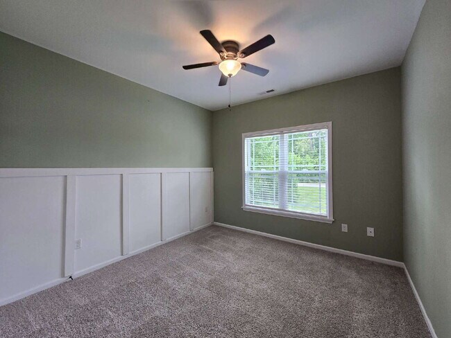 Building Photo - Beautiful 3-Bedroom Home with Bonus Room, Modern Finishes & a Huge Fenced Backyard