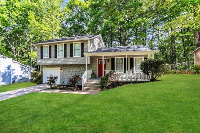 Building Photo - 755 Forest Path