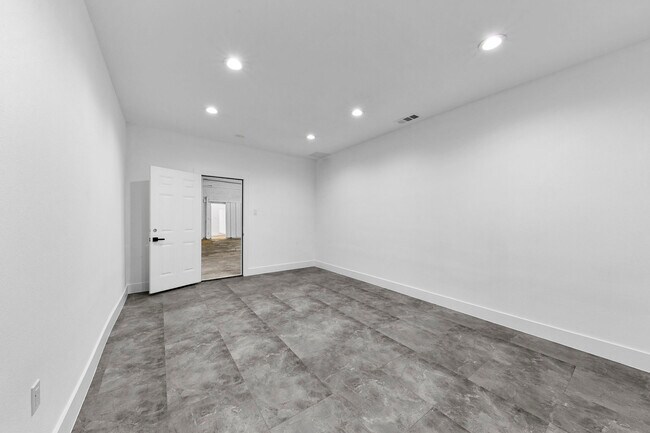 Building Photo - 3138 Reed Rd