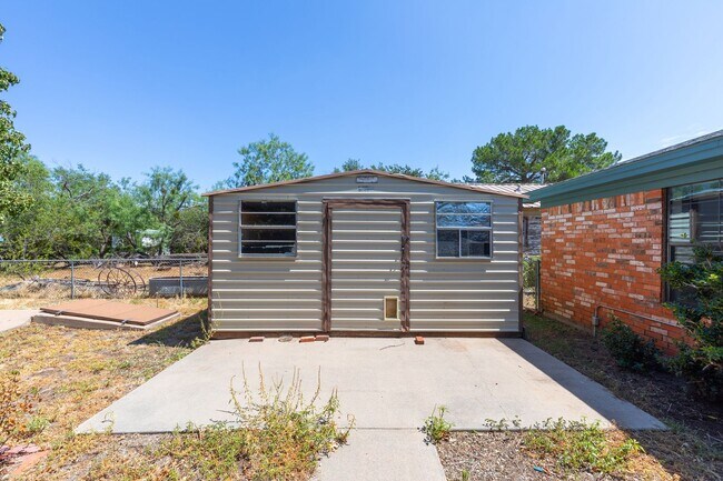 Building Photo - 2018 Summers St