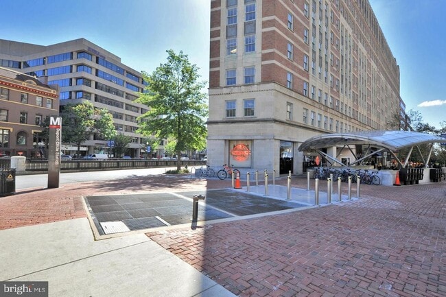 Building Photo - 2100 Newport Pl NW