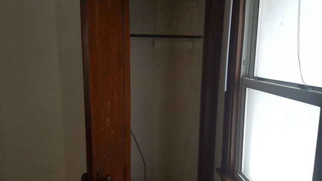 Building Photo - 2 bedroom house