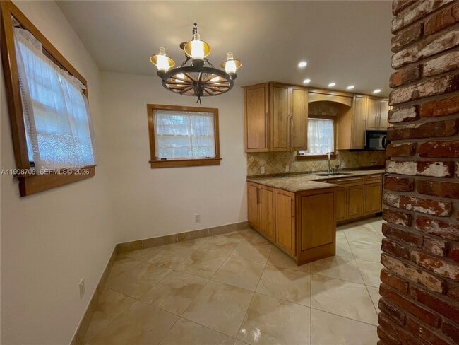 Building Photo - 258 SW 1st Ct