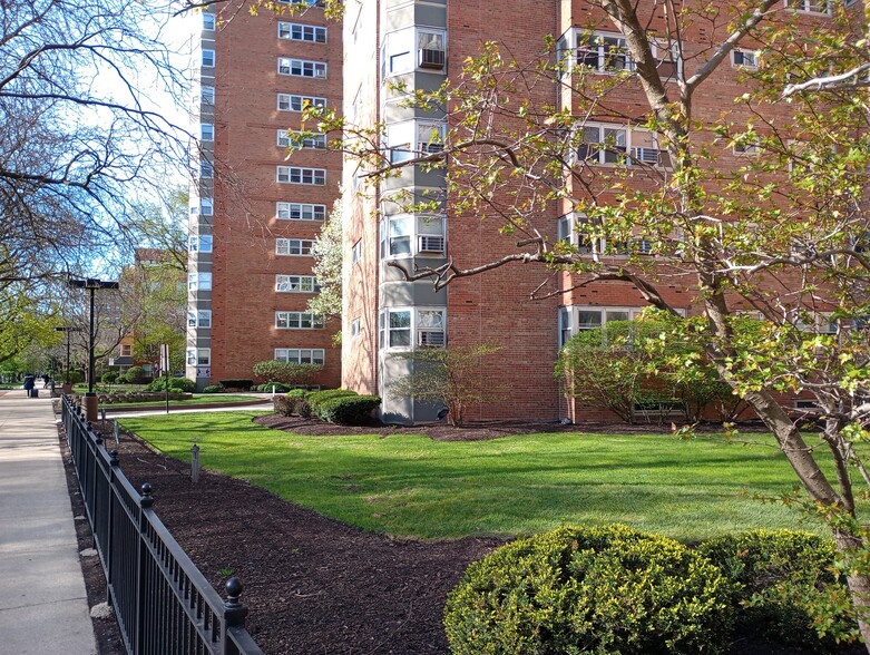 Building Photo - 4950 N Marine Dr