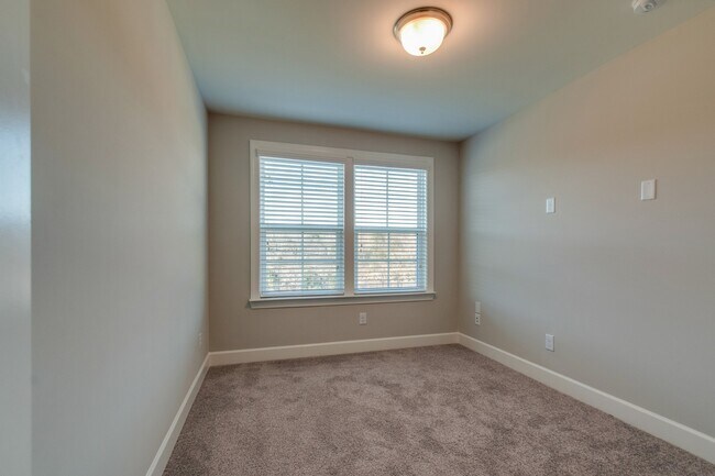 Building Photo - 112 Brighton Ln