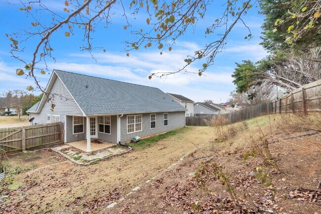 Building Photo - 3BR/2BA Home in Tyger Pointe with Bonus Room & Fenced Yard!