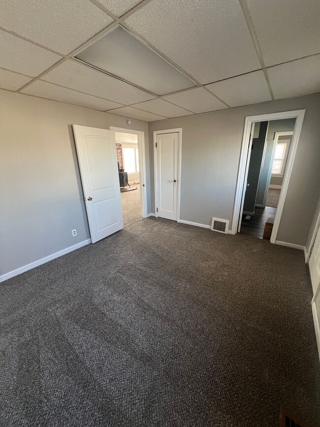 Building Photo - Spacious-Charming-Two Plus Bedrooms-Sunny Windows-Fenced Yard-Pet Family Members Welcome!