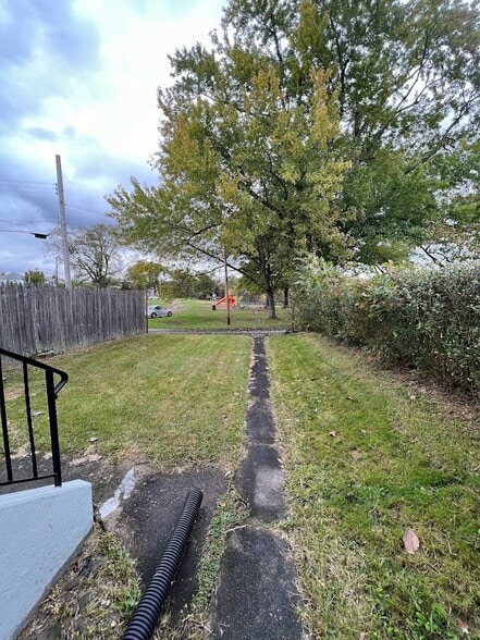 Building Photo - 854 Craig St