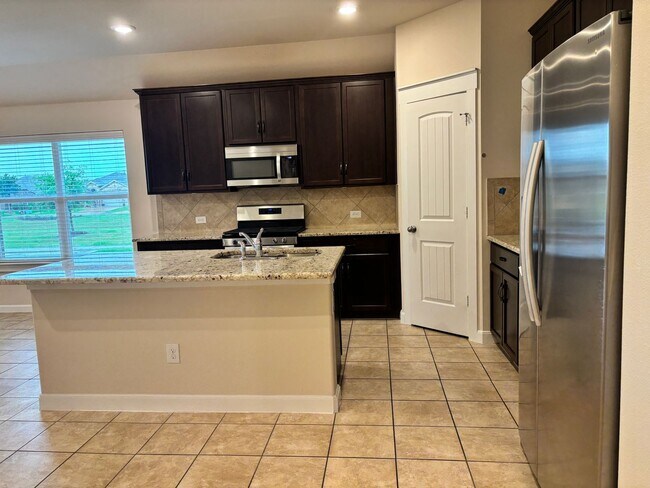 Building Photo - The Perfect Blend of Space & Location – 5 Beds Near Alliance