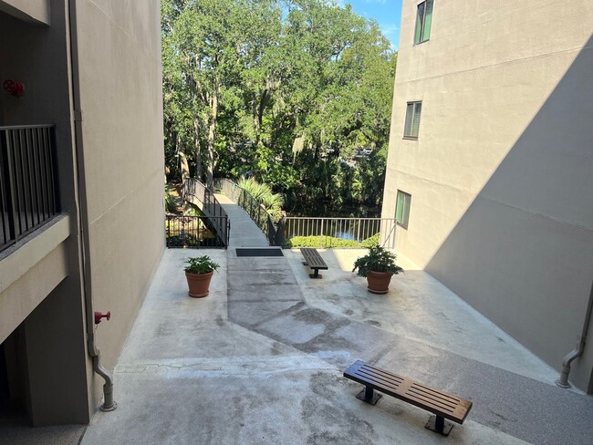 Building Photo - Forest Beach Villa - Walk to the Beach!