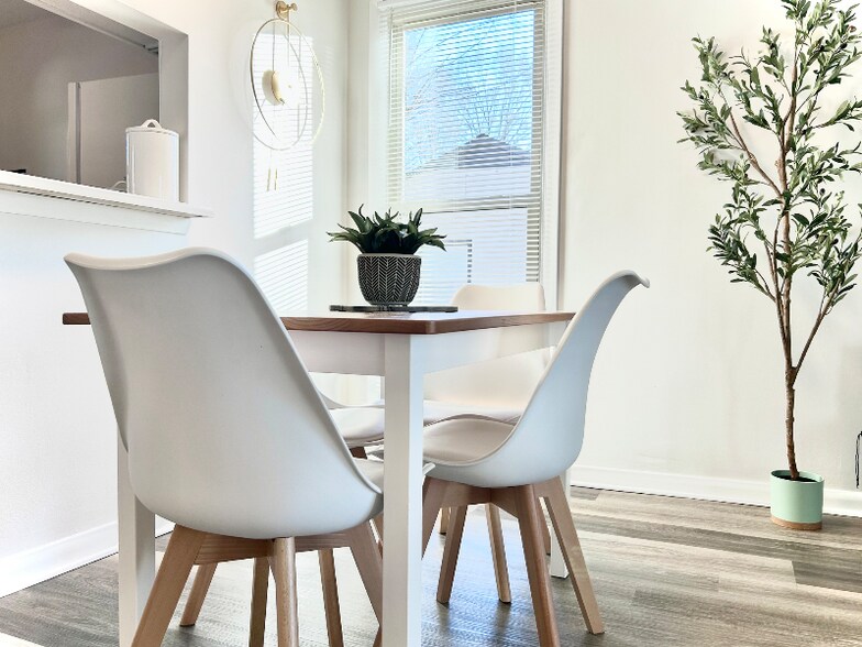 Building Photo - 174 Turnwood Ln