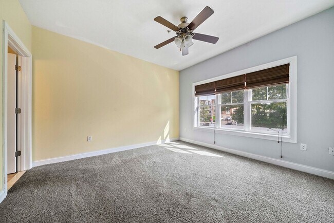 Building Photo - 163 Rumford Ave