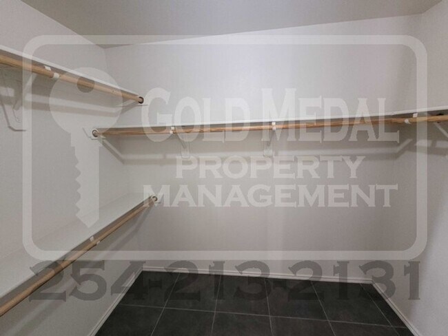 Building Photo - Charming 4-Bed, 2-Bath now available for r...