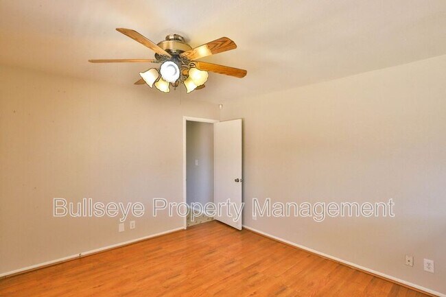 Building Photo - 331 W Pinon Ave