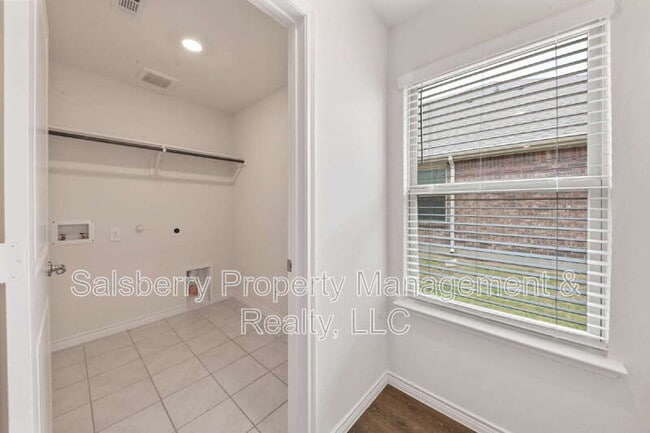 Building Photo - 503 Willow View Way