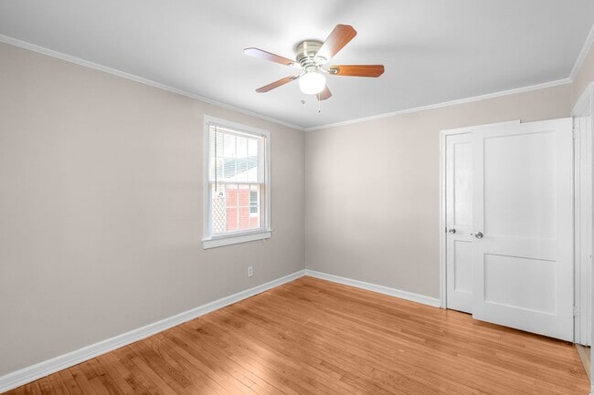 Building Photo - Gorgeous 2BR/1BA Duplex near Selwyn and Park Rd Hotspots!