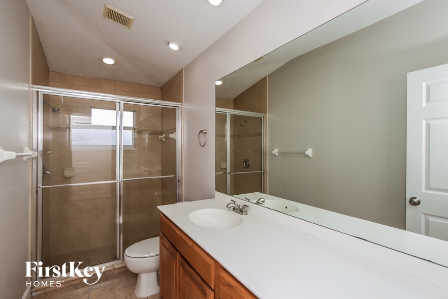 Building Photo - 914 Caligula Ave SE