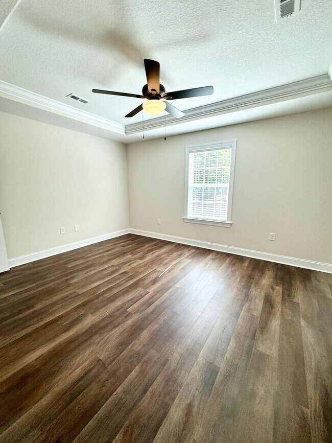 Building Photo - 2014 Phoenix Dr