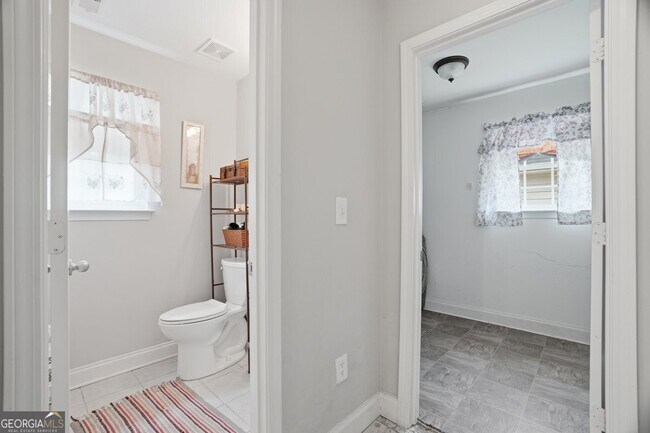 Building Photo - 3951 Oak Field Dr