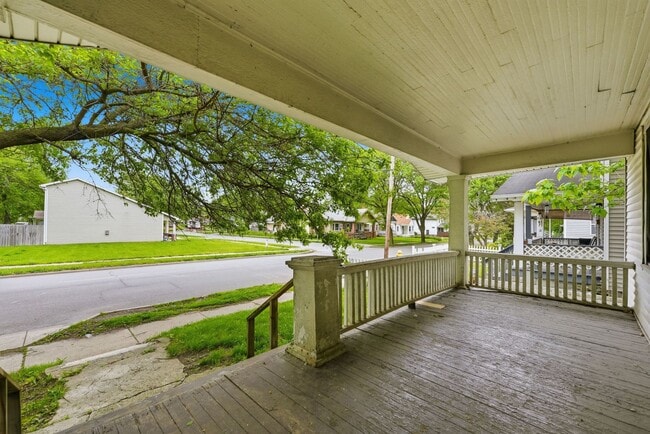 Building Photo - Freshly Updated 3BR Home