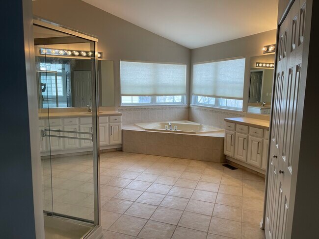 Building Photo - 452 Amherst St