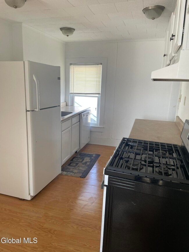 Building Photo - 31 Crandall St