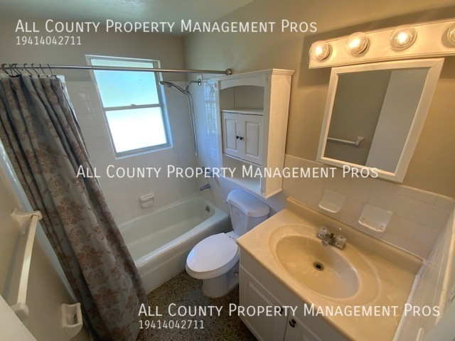 Building Photo - Pet Friendly / Central A/C / Carport / Lau...