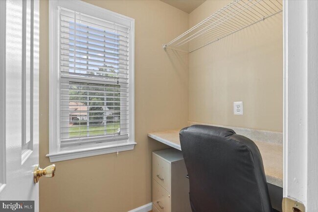 Building Photo - 2215 Loch Lomond Dr